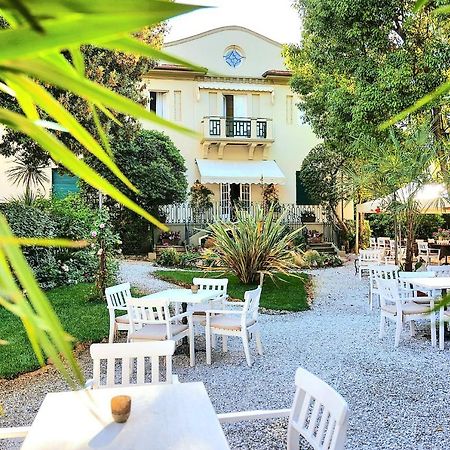 Hotel Club I Pini - Residenza D'Epoca In Versilia ليدو دي كامايوري المظهر الخارجي الصورة