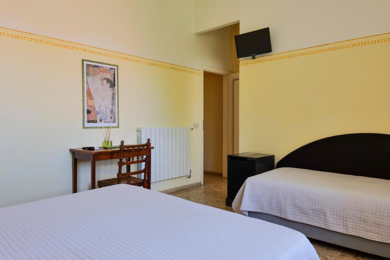 Hotel Club I Pini - Residenza D'Epoca In Versilia ليدو دي كامايوري المظهر الخارجي الصورة