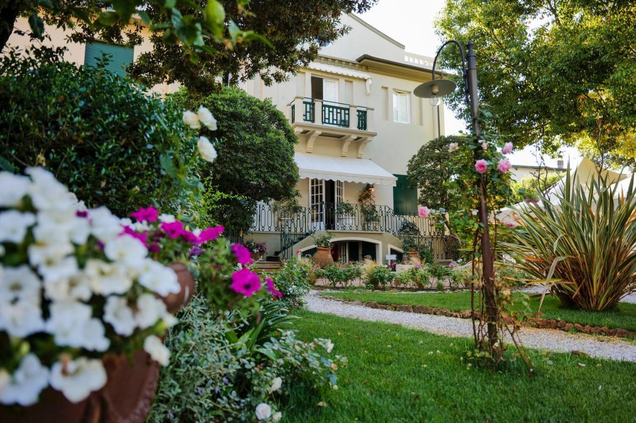 Hotel Club I Pini - Residenza D'Epoca In Versilia ليدو دي كامايوري المظهر الخارجي الصورة