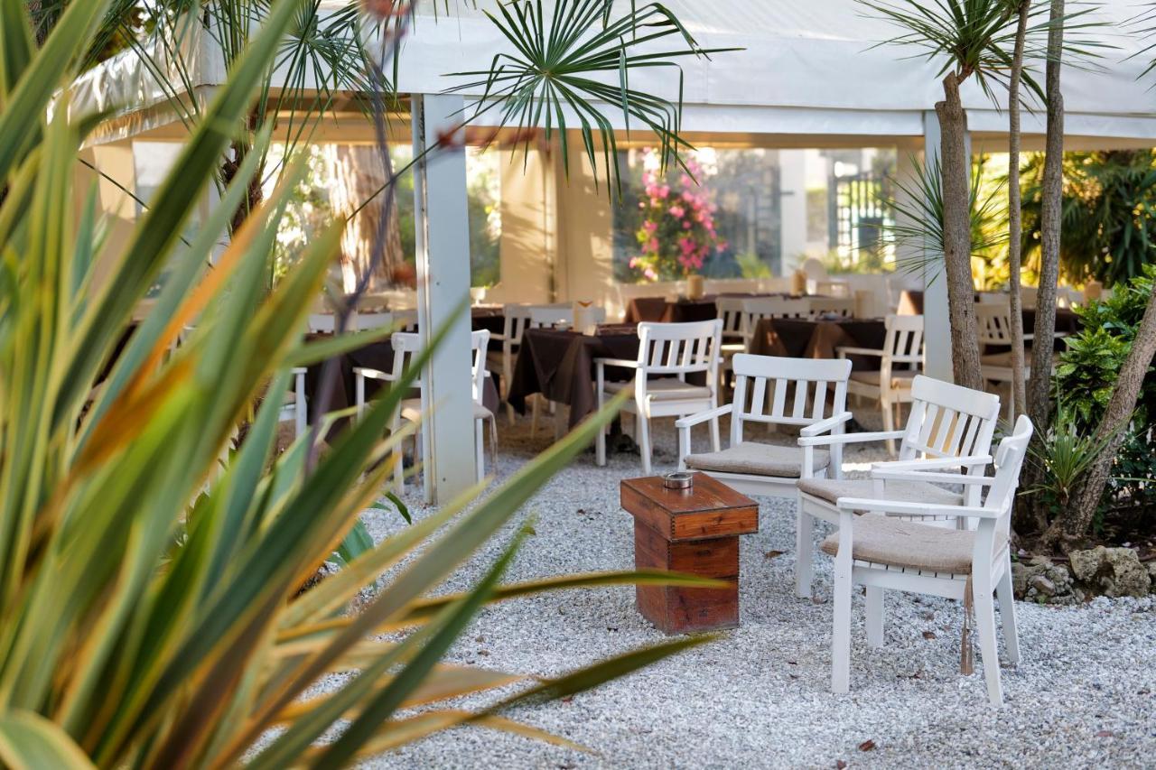 Hotel Club I Pini - Residenza D'Epoca In Versilia ليدو دي كامايوري المظهر الخارجي الصورة