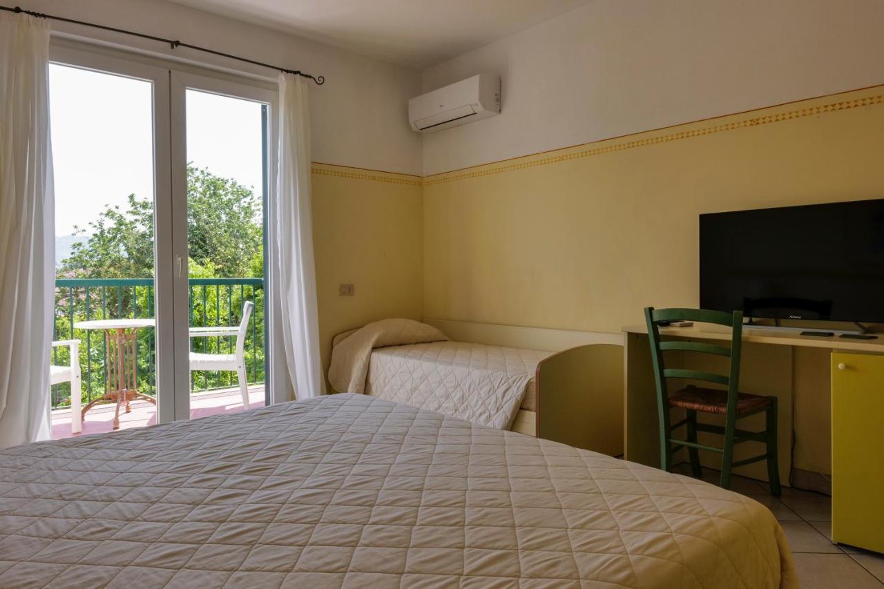 Hotel Club I Pini - Residenza D'Epoca In Versilia ليدو دي كامايوري المظهر الخارجي الصورة
