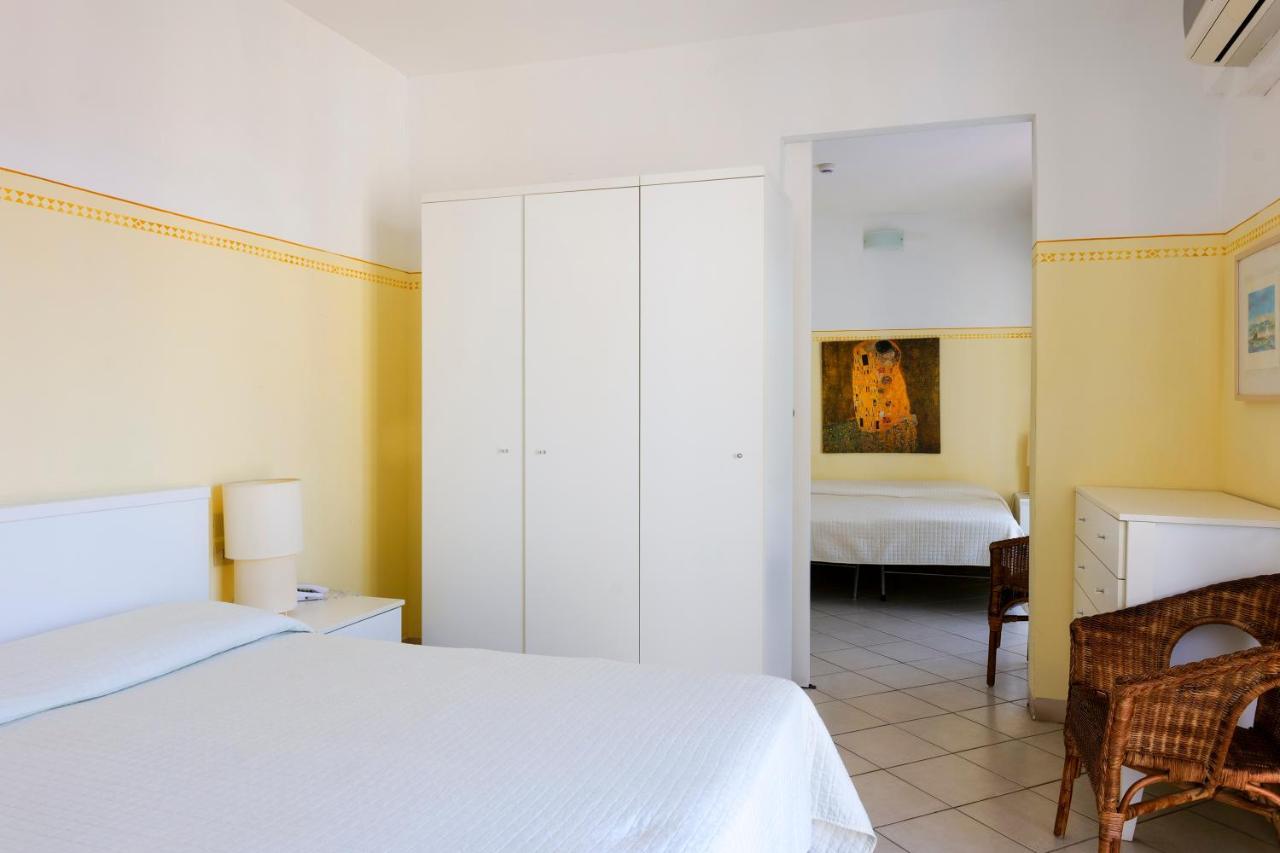 Hotel Club I Pini - Residenza D'Epoca In Versilia ليدو دي كامايوري المظهر الخارجي الصورة