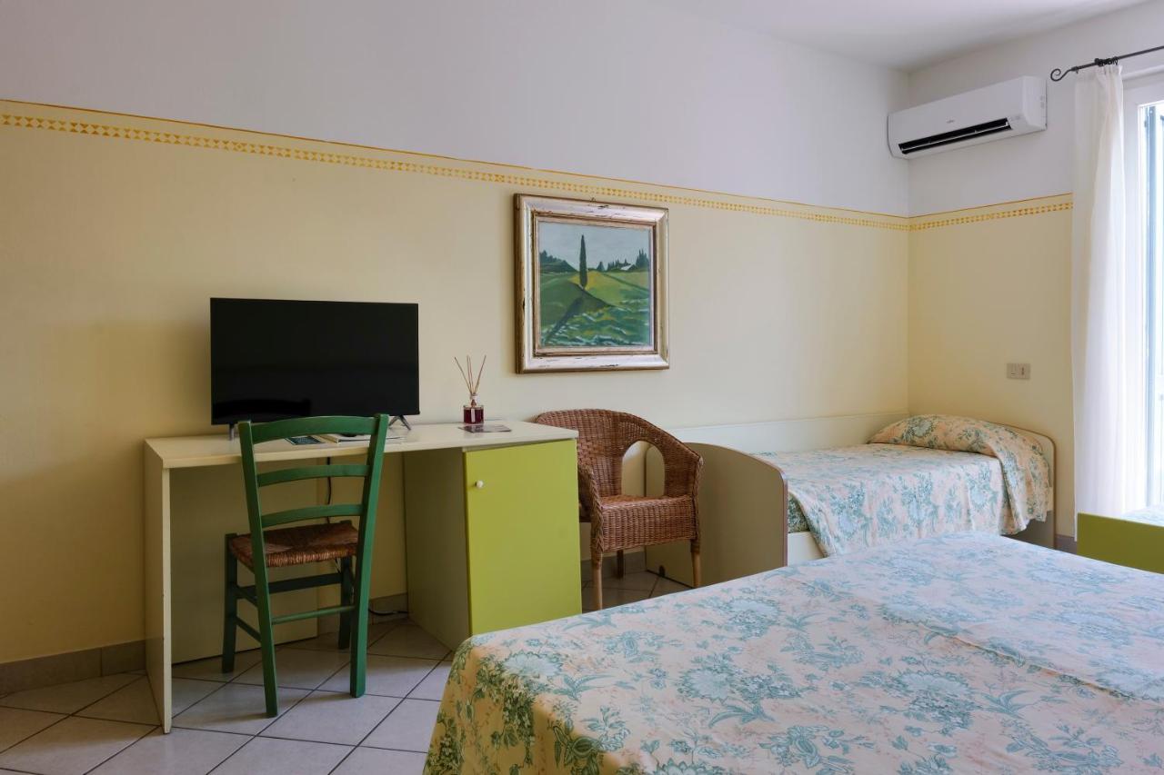 Hotel Club I Pini - Residenza D'Epoca In Versilia ليدو دي كامايوري المظهر الخارجي الصورة