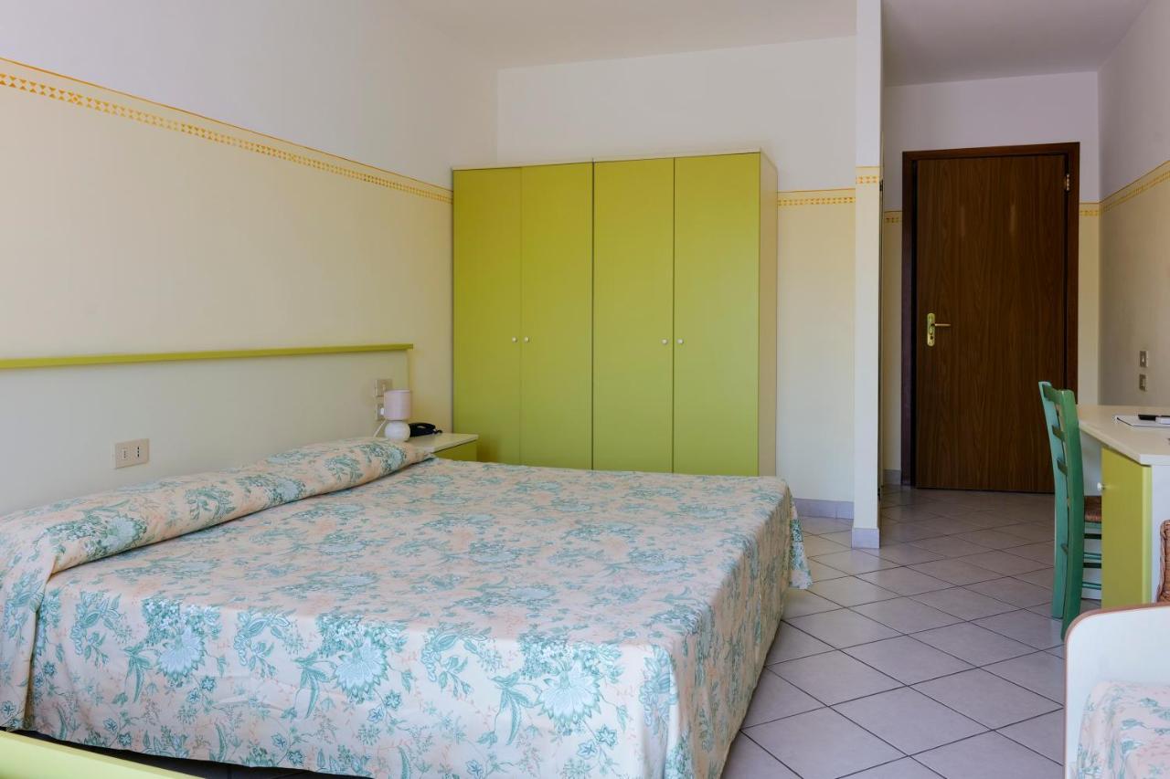Hotel Club I Pini - Residenza D'Epoca In Versilia ليدو دي كامايوري المظهر الخارجي الصورة