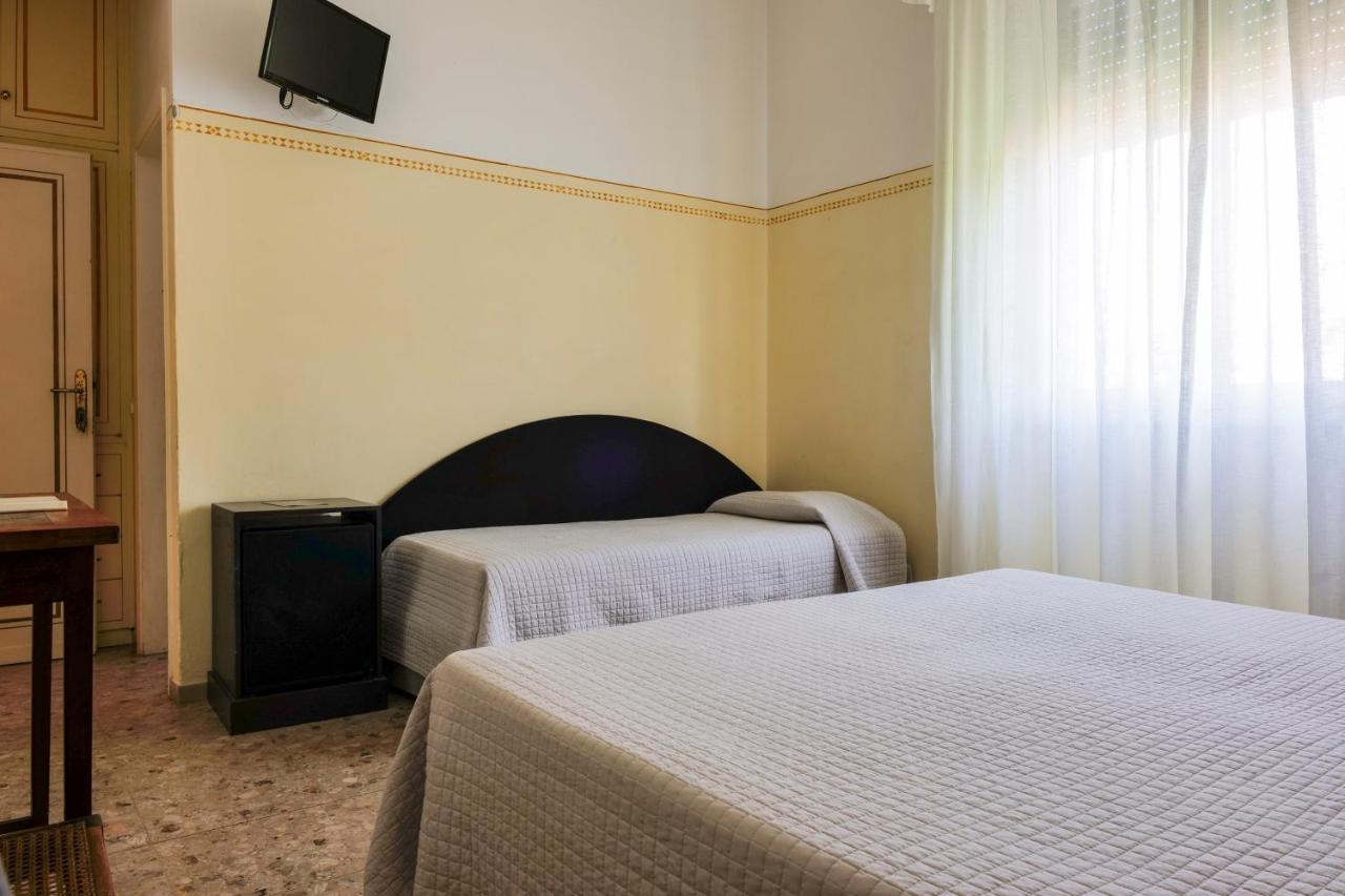 Hotel Club I Pini - Residenza D'Epoca In Versilia ليدو دي كامايوري المظهر الخارجي الصورة