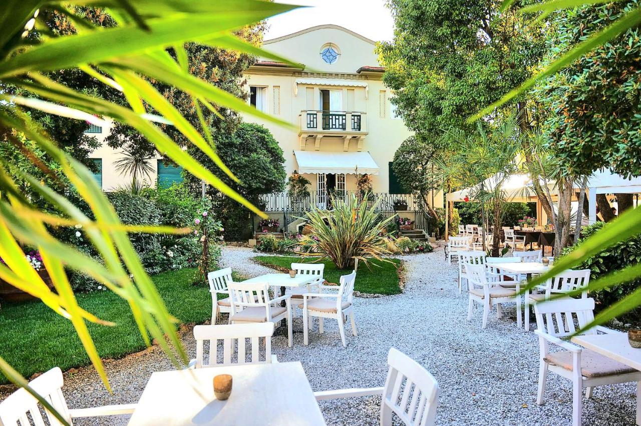 Hotel Club I Pini - Residenza D'Epoca In Versilia ليدو دي كامايوري المظهر الخارجي الصورة